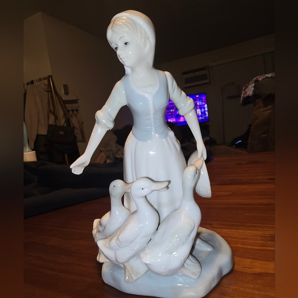 Vintage Figurine Lady And Three Geese
